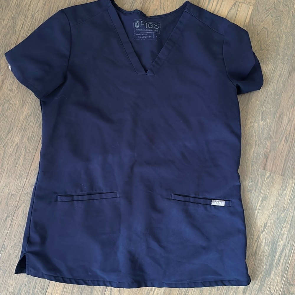 Women’s Figs scrub top